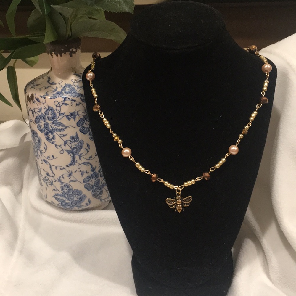 🐝 Honey bee necklace